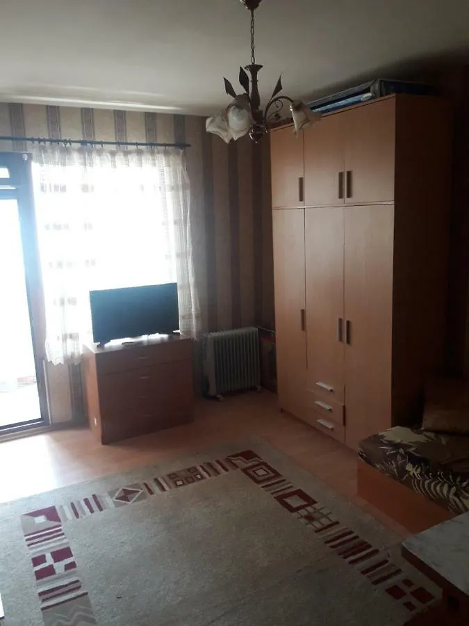 Апартамент За Нощувки В Удобство---- В Центъра На Бургас Зад Новата Поща Burgas
